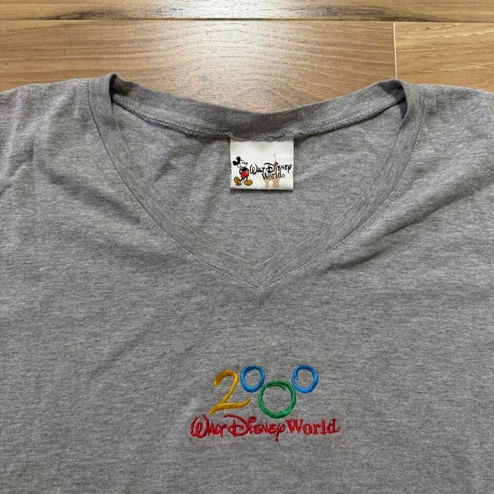 Vintage 2000 Walt Disney World Millennium Celebration embroidered Tee size XL